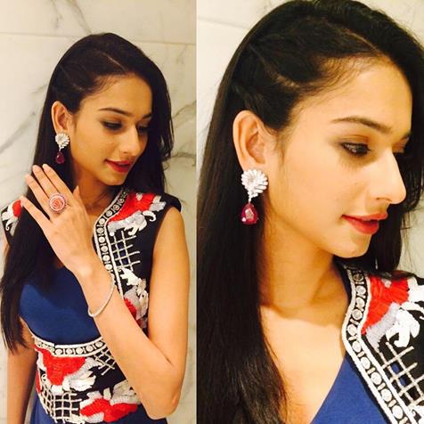 The Beautiful Aneri Vajani, Wearing Jewellery from Sonalsjewellery.com
